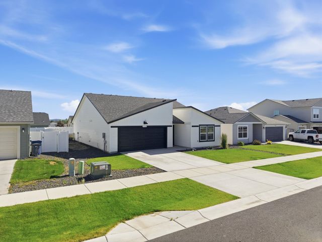 1712 E B St, Deer Park, WA 99006