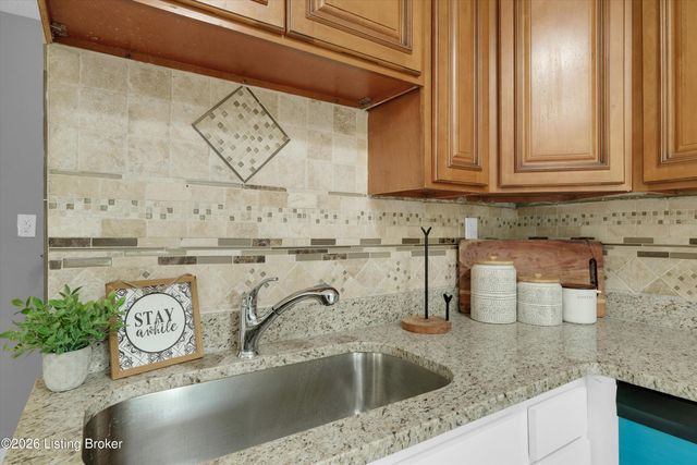 11204 Blue Lick Rd, Louisville, KY 40229
