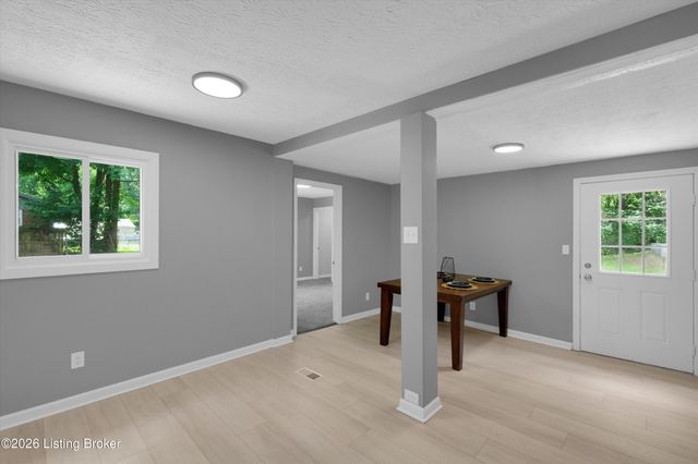 11204 Blue Lick Rd, Louisville, KY 40229