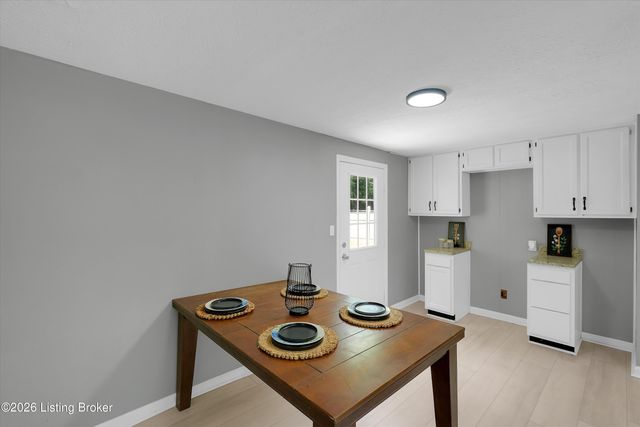 11204 Blue Lick Rd, Louisville, KY 40229