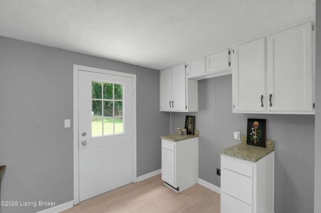 11204 Blue Lick Rd, Louisville, KY 40229