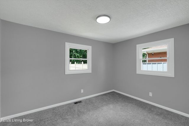 11204 Blue Lick Rd, Louisville, KY 40229