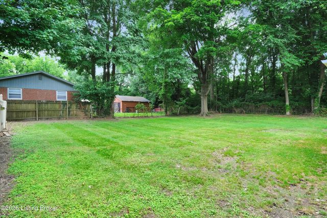 11204 Blue Lick Rd, Louisville, KY 40229