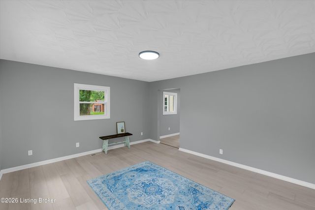 11204 Blue Lick Rd, Louisville, KY 40229