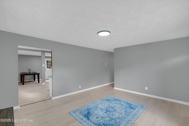 11204 Blue Lick Rd, Louisville, KY 40229