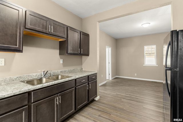 320 WALNUT Street, Pekin, IL 61554