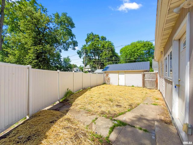 320 WALNUT Street, Pekin, IL 61554