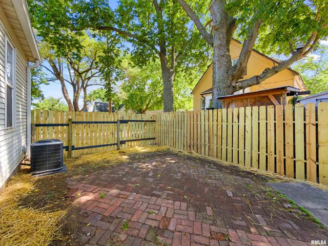 320 WALNUT Street, Pekin, IL 61554