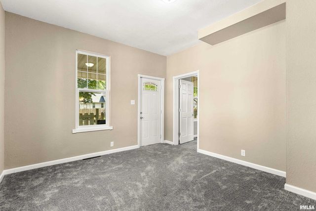 320 WALNUT Street, Pekin, IL 61554
