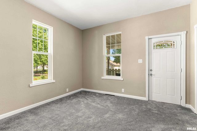 320 WALNUT Street, Pekin, IL 61554