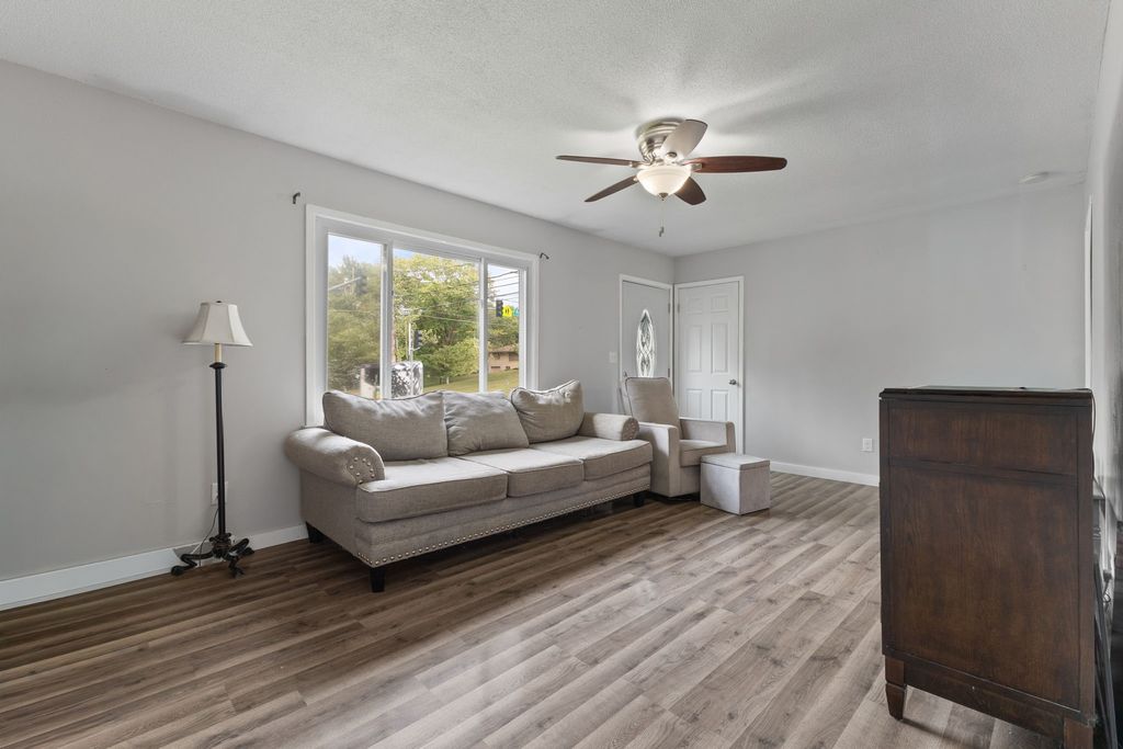 439 E Porter Avenue, Des Moines, IA 50315