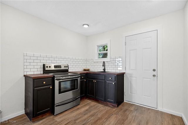 10414 Nelson Avenue, Cleveland, OH 44105