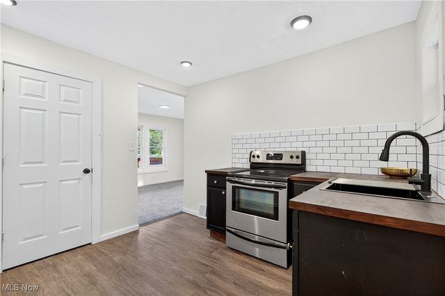 10414 Nelson Avenue, Cleveland, OH 44105