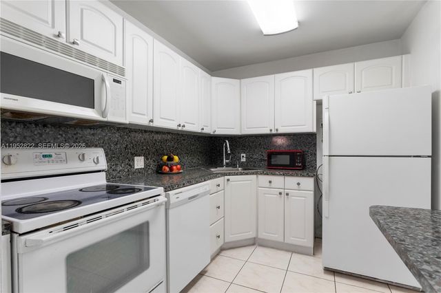 20379 W Country Club Drive 532, Aventura, FL 33180