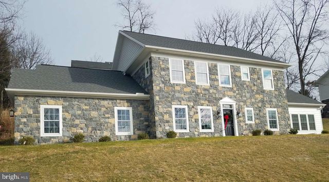 130 WOODBRIAR DR, Chambersburg, PA 17202