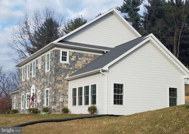 130 WOODBRIAR DR, Chambersburg, PA 17202