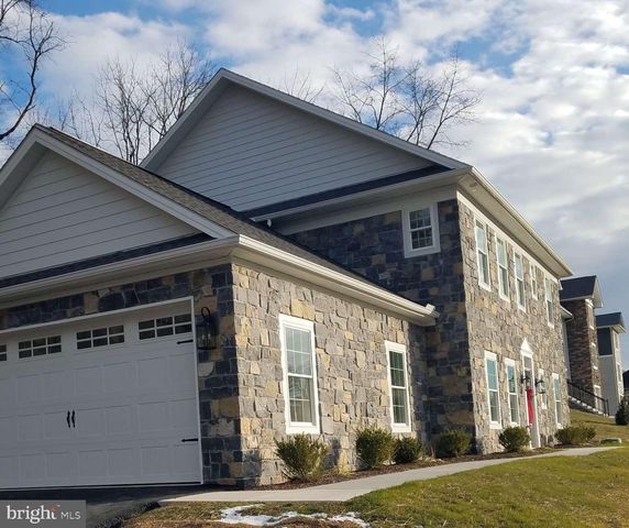 130 WOODBRIAR DR, Chambersburg, PA 17202