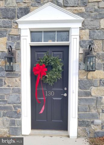 130 WOODBRIAR DR, Chambersburg, PA 17202