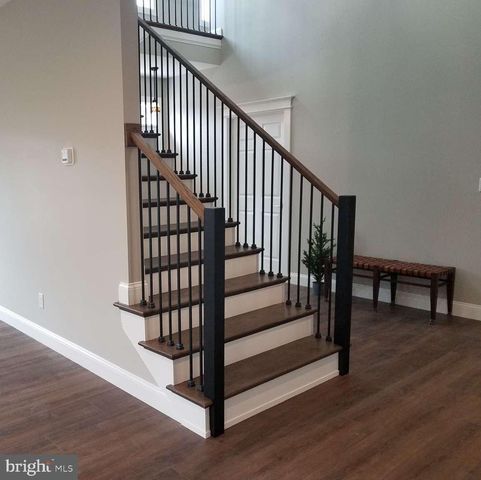 130 WOODBRIAR DR, Chambersburg, PA 17202