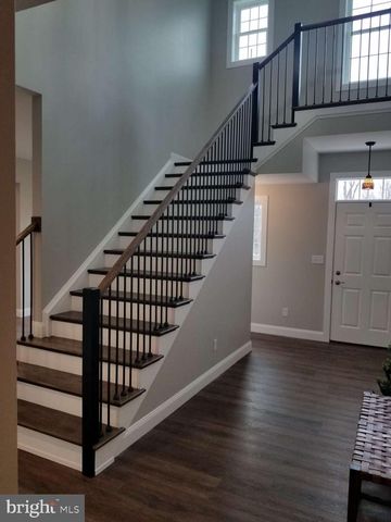 130 WOODBRIAR DR, Chambersburg, PA 17202