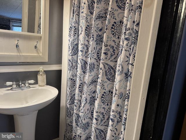 1148 W COAL ST, Shenandoah, PA 17976