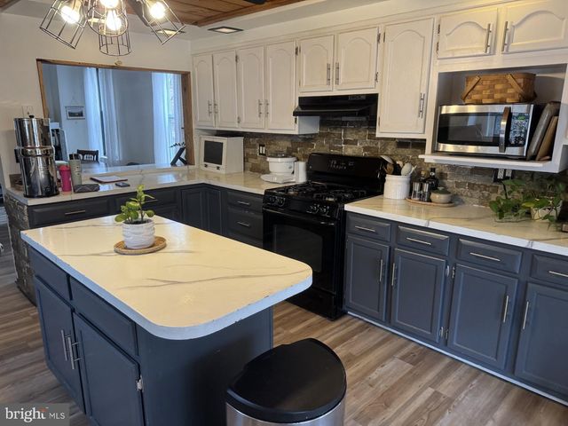 1148 W COAL ST, Shenandoah, PA 17976