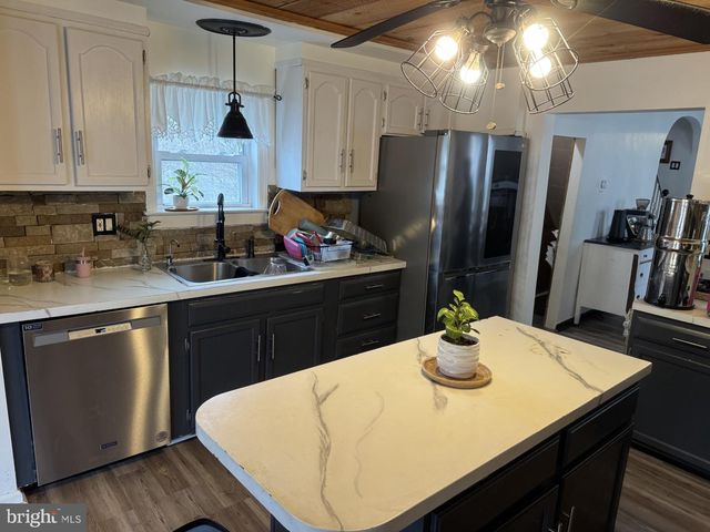 1148 W COAL ST, Shenandoah, PA 17976