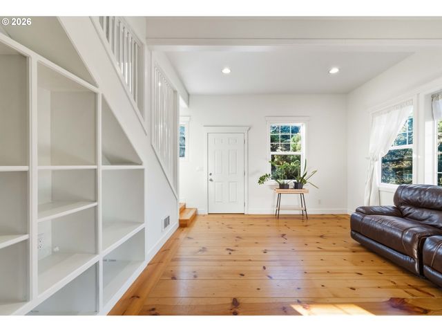 1240 NEWPORT Ave Sw, Bandon, OR 97411