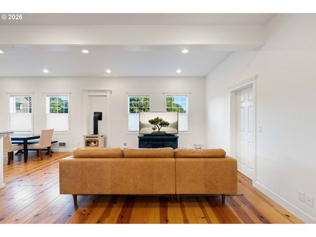 1240 NEWPORT Ave Sw, Bandon, OR 97411