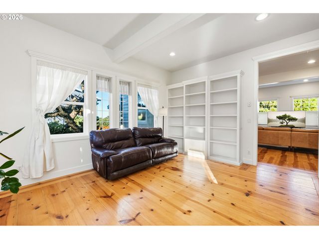 1240 NEWPORT Ave Sw, Bandon, OR 97411