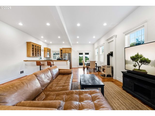 1240 NEWPORT Ave Sw, Bandon, OR 97411