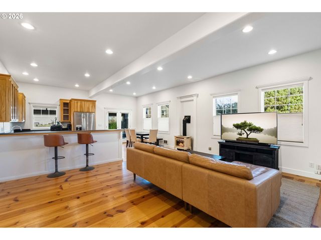 1240 NEWPORT Ave Sw, Bandon, OR 97411