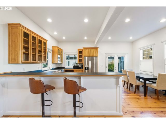 1240 NEWPORT Ave Sw, Bandon, OR 97411