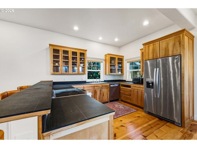 1240 NEWPORT Ave Sw, Bandon, OR 97411