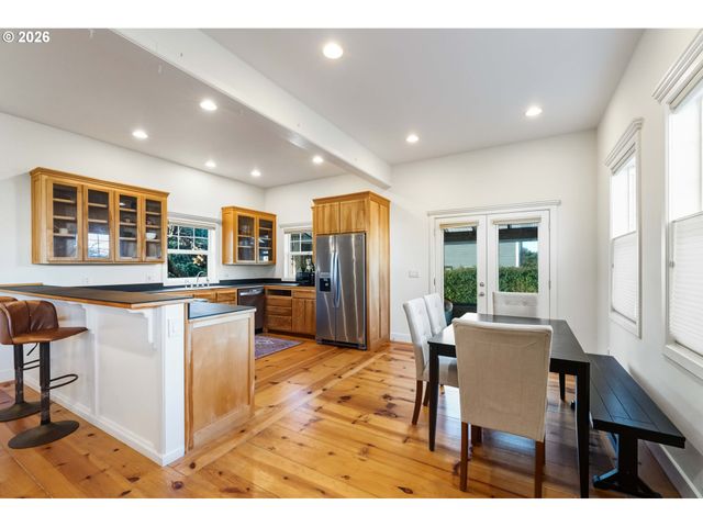 1240 NEWPORT Ave Sw, Bandon, OR 97411