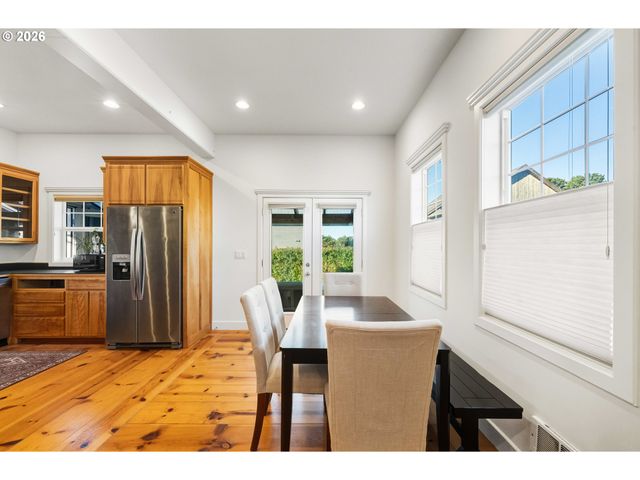 1240 NEWPORT Ave Sw, Bandon, OR 97411