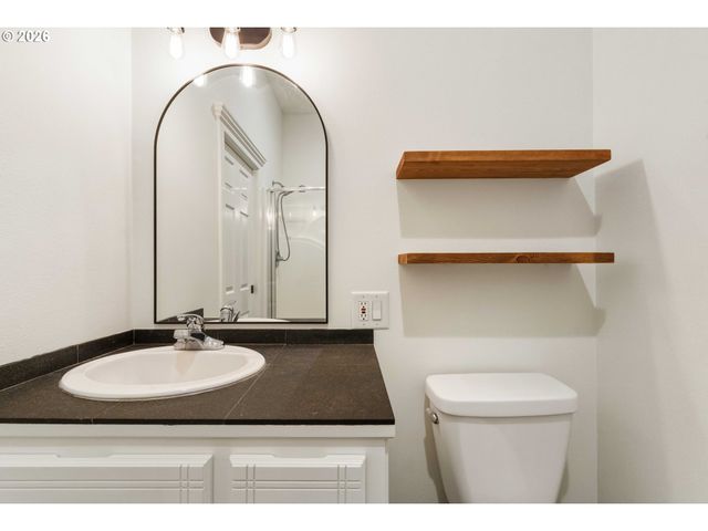 1240 NEWPORT Ave Sw, Bandon, OR 97411