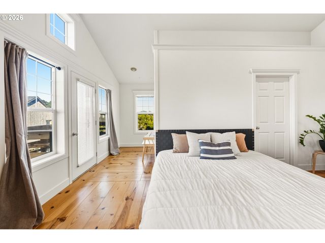 1240 NEWPORT Ave Sw, Bandon, OR 97411