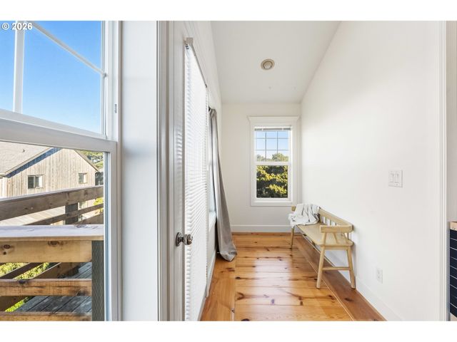 1240 NEWPORT Ave Sw, Bandon, OR 97411