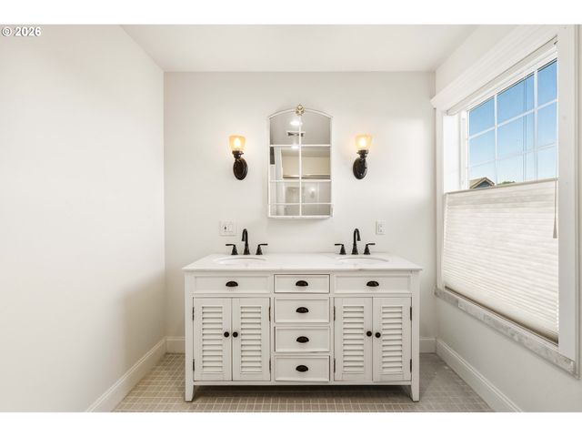 1240 NEWPORT Ave Sw, Bandon, OR 97411