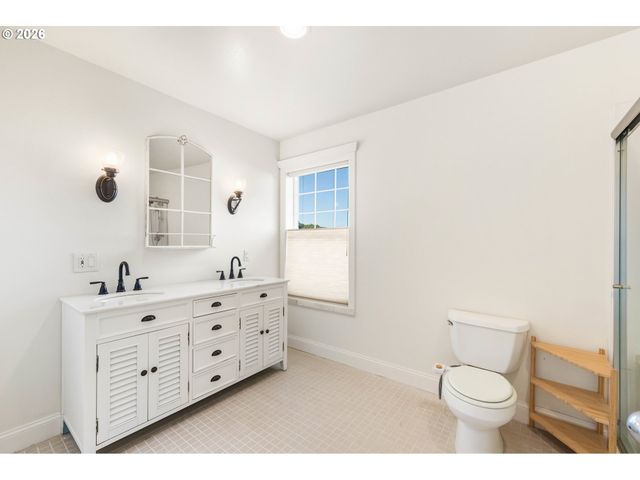 1240 NEWPORT Ave Sw, Bandon, OR 97411