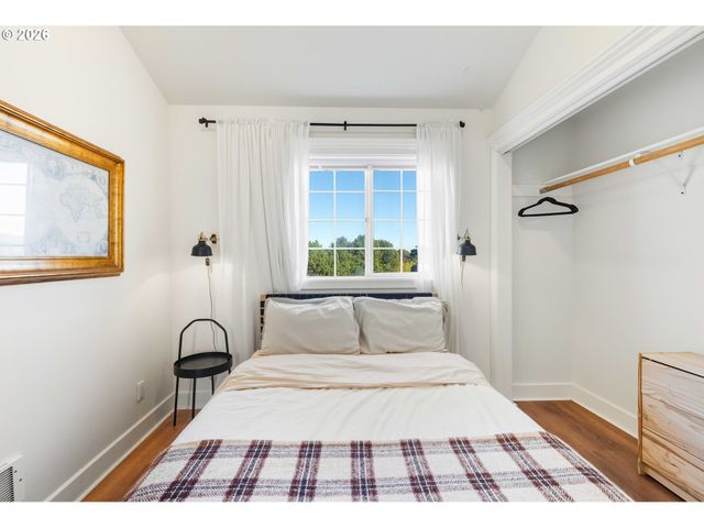 1240 NEWPORT Ave Sw, Bandon, OR 97411