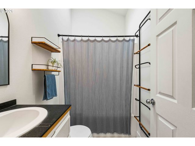 1240 NEWPORT Ave Sw, Bandon, OR 97411