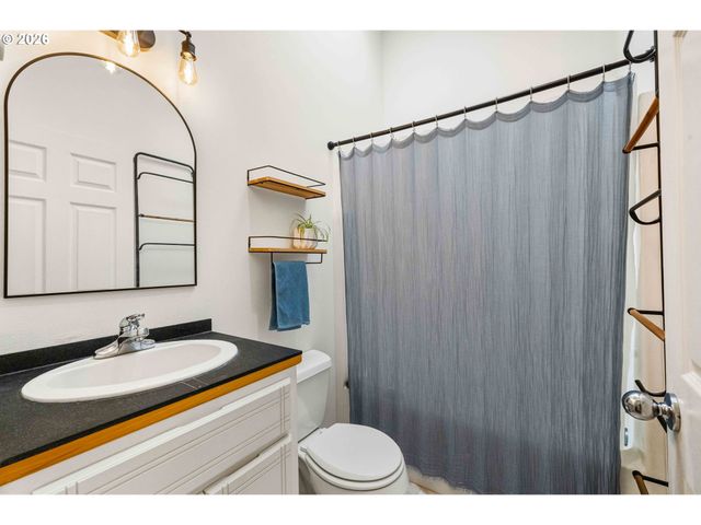 1240 NEWPORT Ave Sw, Bandon, OR 97411