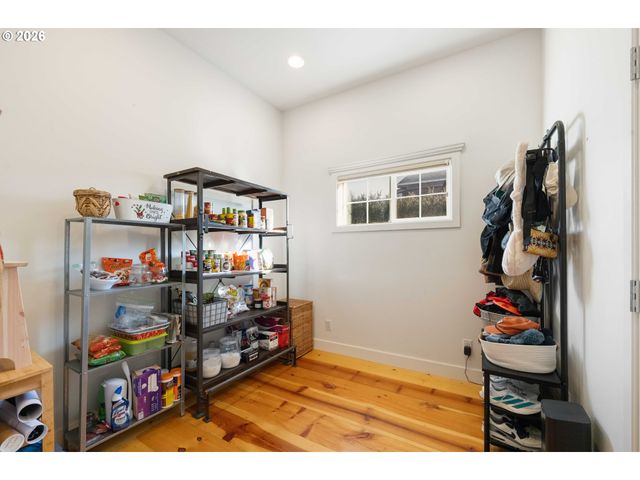 1240 NEWPORT Ave Sw, Bandon, OR 97411