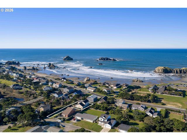1240 NEWPORT Ave Sw, Bandon, OR 97411