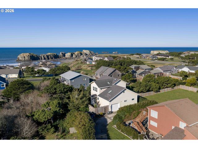 1240 NEWPORT Ave Sw, Bandon, OR 97411