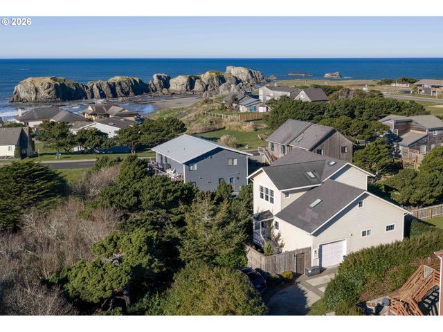 1240 NEWPORT Ave Sw, Bandon, OR 97411