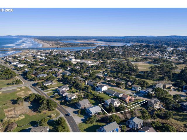 1240 NEWPORT Ave Sw, Bandon, OR 97411