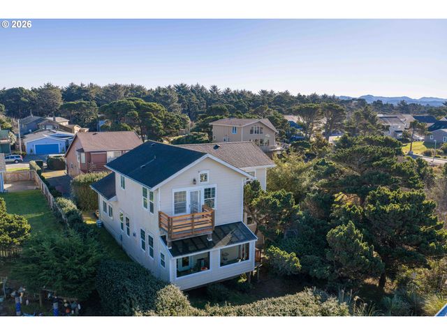 1240 NEWPORT Ave Sw, Bandon, OR 97411